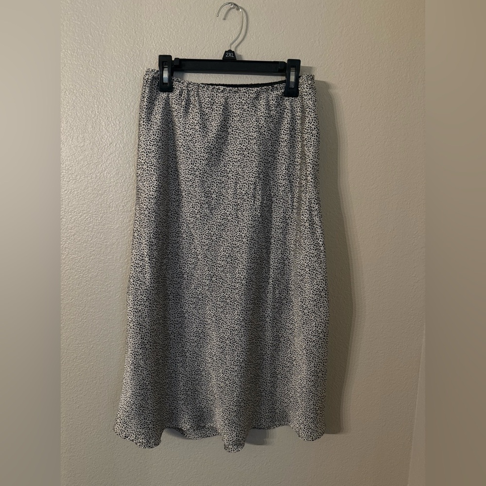 Silk black and white midi skirt, worn 1 time!